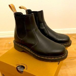Dr. Martens 2976 Chelsea Boots (Vegan)